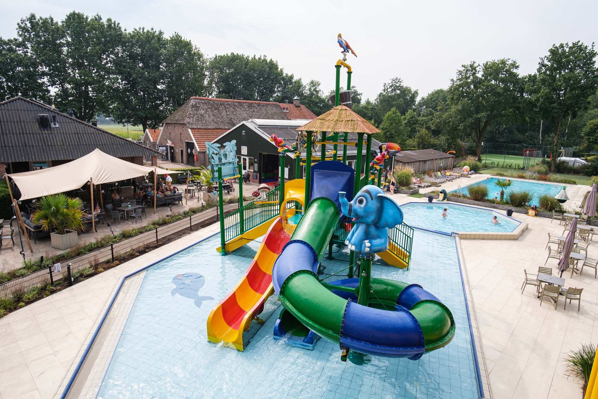 Camping met visvijver en zwembad
